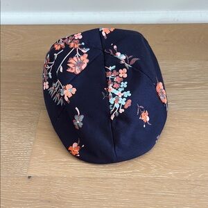 Goorin Bros Cabbie Newsboy Lined Blue Floral fitted Cap, Size Medium.